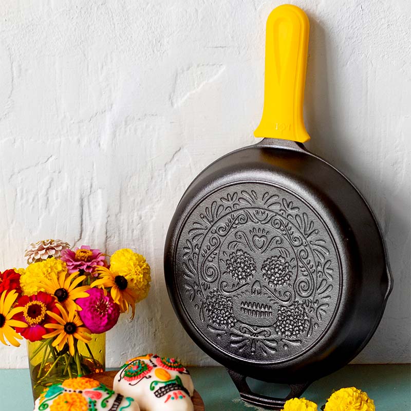 Cast Iron Sugar Skull Skillet With Holder | Lodge Cast Iron