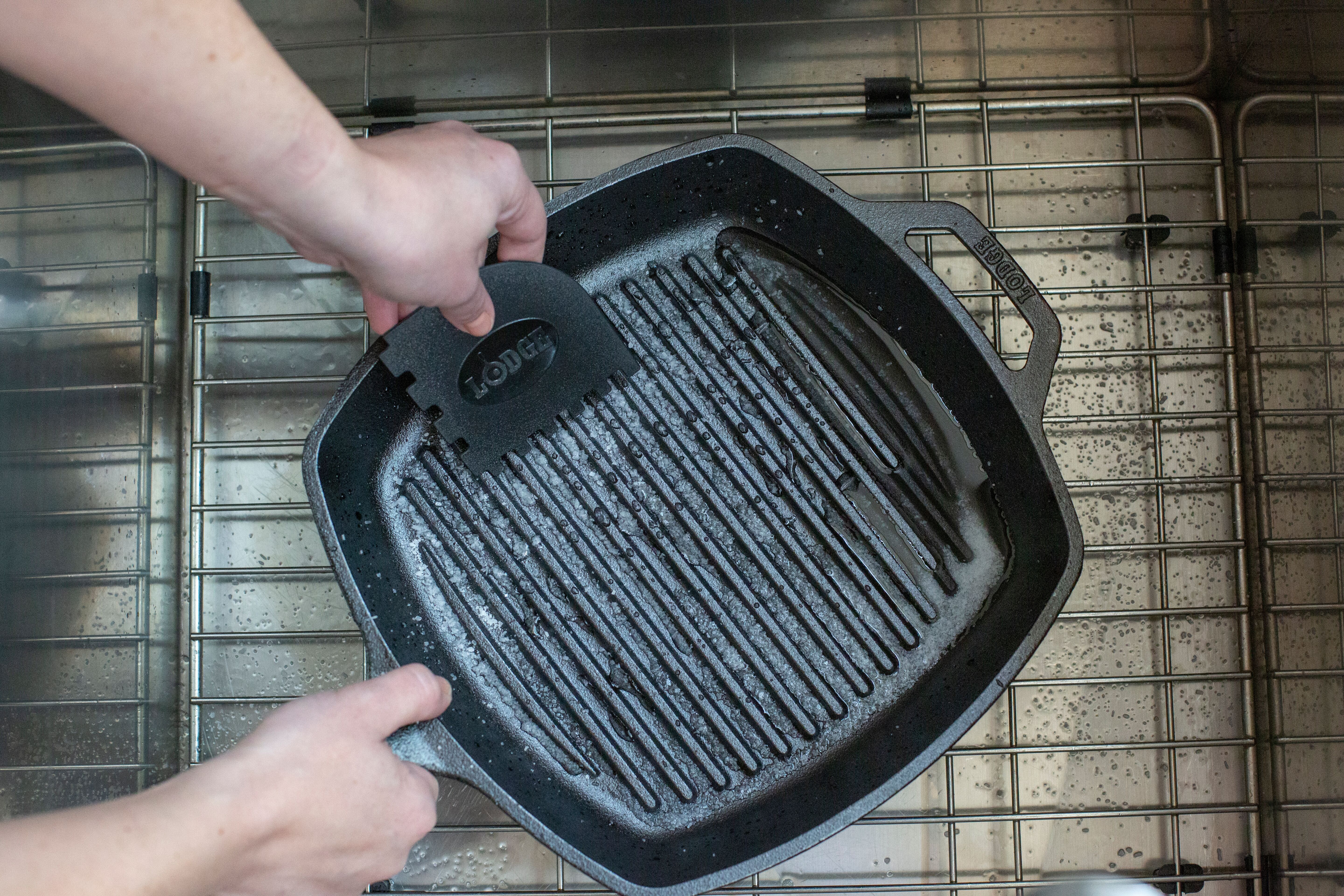 Senhai 7 X7 Inch Stai 744759191472 Cast Iron Cleaner With Durable Plastic Pan Grill Scrapers 