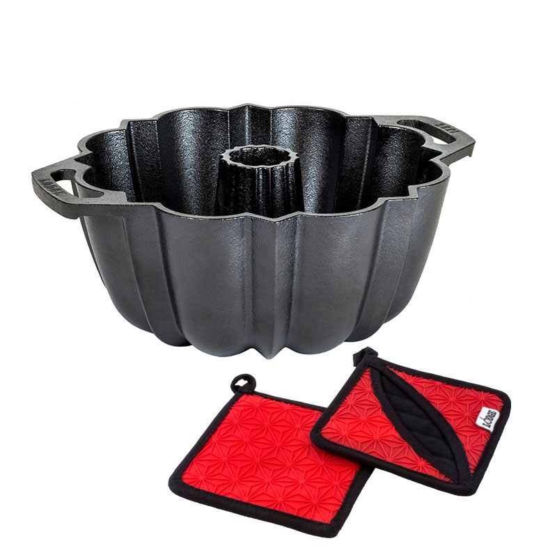Cast Iron Fluted Cake Pan with Red Potholders | Lodge Cast Iron